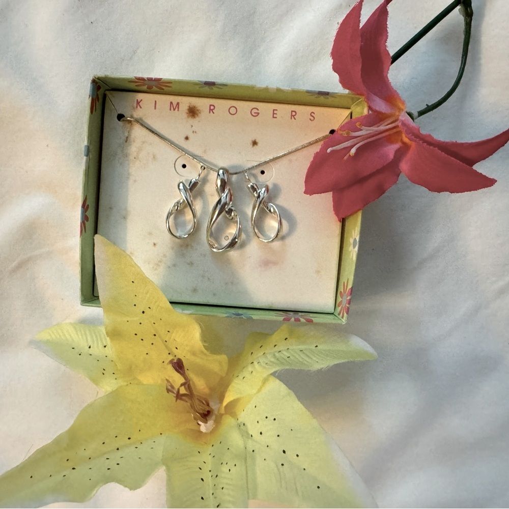 Never worn! Kim Rogers necklace and earring set!